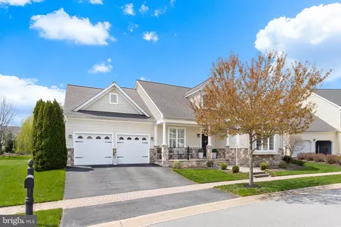 641 Dorset St, Lititz, PA 17543 photo 2