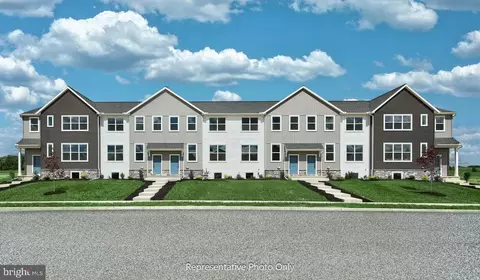 67 N Conifer Dr, Elizabethtown, PA 17022