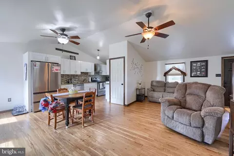 264 Noble St, Lititz, PA 17543 photo 4