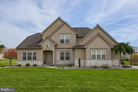 443 W Charlotte St, Millersville, PA 17551