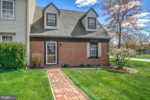 63 Carriage House Dr, Willow Street, PA 17584