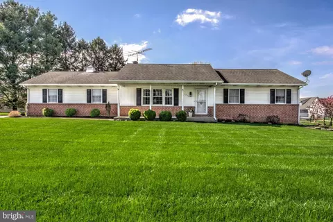 3738 Old Philadelphia Pike, Gordonville, PA 17529