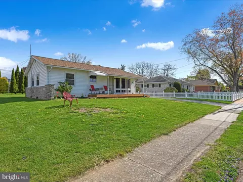 521 E New St, Lititz, PA 17543 photo 4