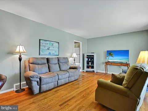 521 E New St, Lititz, PA 17543 photo 8
