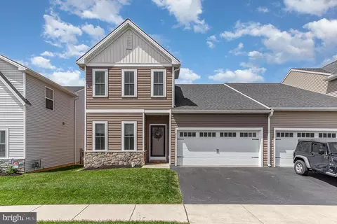 217 Waters Edge Dr, Mount Joy, PA 17552