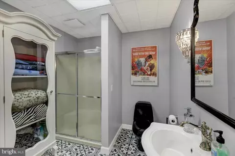 Bath - 520 Stonehenge Dr, Lititz, PA 17543 photo 9 of 10