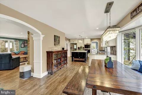 Entry Way - 520 Stonehenge Dr, Lititz, PA 17543 photo 4 of 8