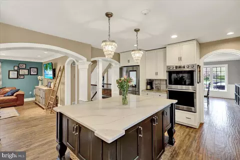Kitchen - 520 Stonehenge Dr, Lititz, PA 17543 photo 4 of 9