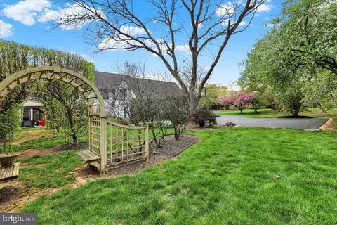 Exterior - 520 Stonehenge Dr, Lititz, PA 17543 photo 15 of 19