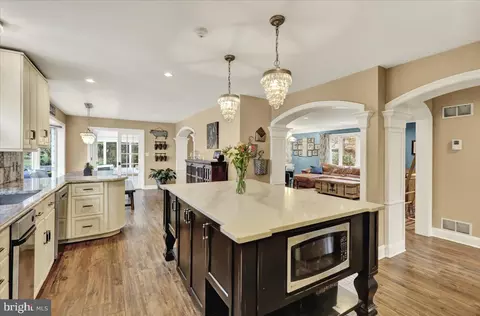 Kitchen - 520 Stonehenge Dr, Lititz, PA 17543 photo 5 of 9