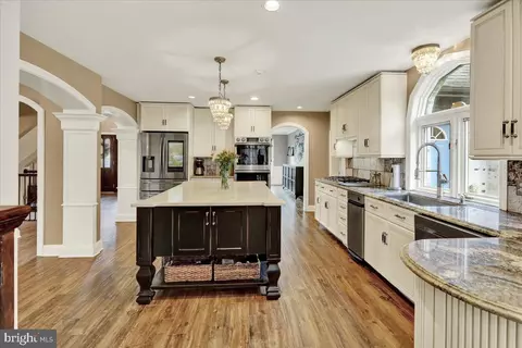 Kitchen - 520 Stonehenge Dr, Lititz, PA 17543 photo 2 of 9