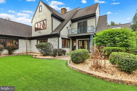 Exterior - 520 Stonehenge Dr, Lititz, PA 17543 photo 7 of 19