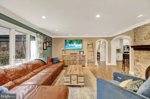 Living - 520 Stonehenge Dr, Lititz, PA 17543 photo 4 of 4