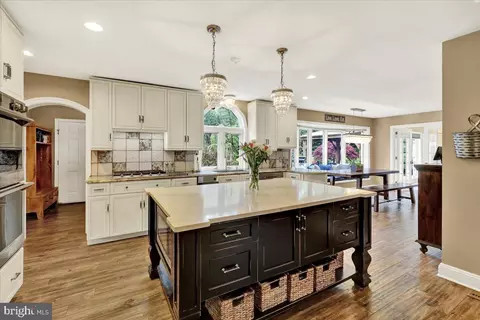 Kitchen - 520 Stonehenge Dr, Lititz, PA 17543 photo 6 of 9