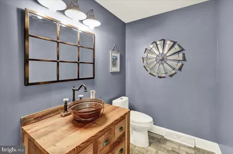 Bath - 520 Stonehenge Dr, Lititz, PA 17543 photo 1 of 10