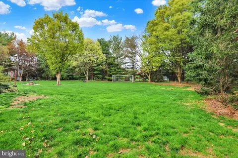 Exterior - 520 Stonehenge Dr, Lititz, PA 17543 photo 8 of 19