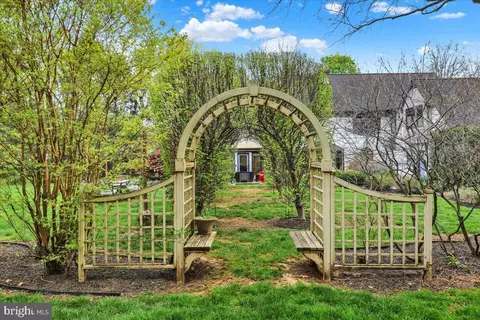 Exterior - 520 Stonehenge Dr, Lititz, PA 17543 photo 14 of 19