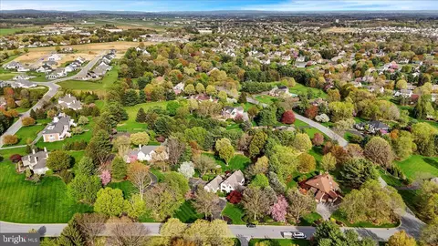 View/Area - 520 Stonehenge Dr, Lititz, PA 17543 photo 3 of 5