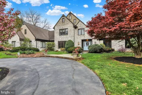 520 Stonehenge Dr, Lititz, PA 17543
