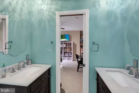 Bath - 520 Stonehenge Dr, Lititz, PA 17543 photo 3 of 10