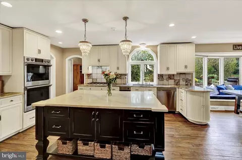 Kitchen - 520 Stonehenge Dr, Lititz, PA 17543 photo 8 of 9
