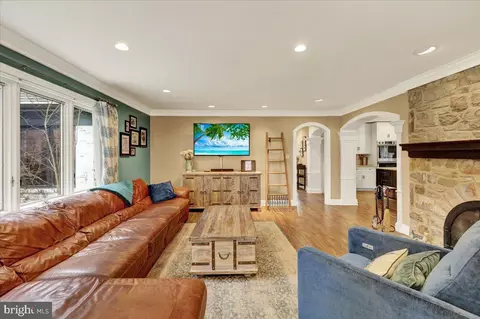Living - 520 Stonehenge Dr, Lititz, PA 17543 photo 3 of 4