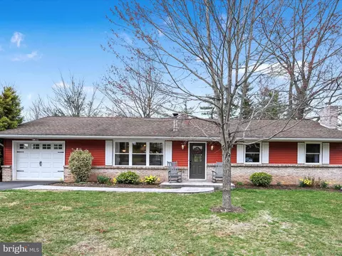 20 Pine Crest Dr, Denver, PA 17517