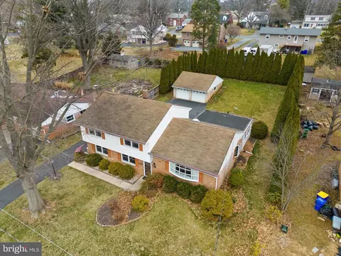 436 Manor View Dr, Millersville, PA 17551
