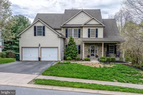 512 Bald Eagle Ct, Lancaster, PA 17601