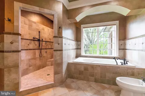 Bath - 618 Willow Grn, Lititz, PA 17543 photo 3 of 3