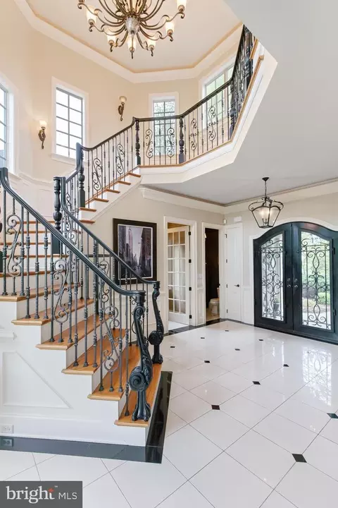 Entry Way - 618 Willow Grn, Lititz, PA 17543 photo 3 of 5