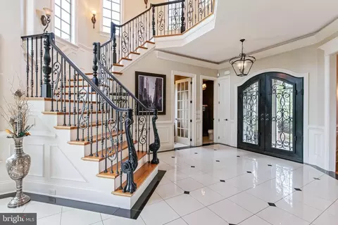 Entry Way - 618 Willow Grn, Lititz, PA 17543 photo 1 of 5