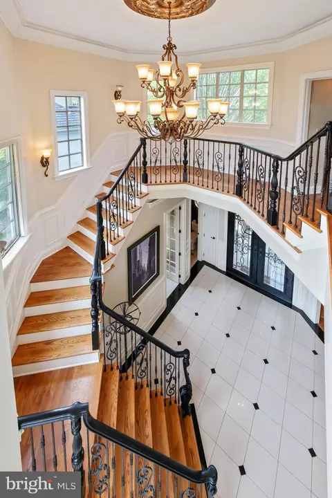 Entry Way - 618 Willow Grn, Lititz, PA 17543 photo 4 of 5
