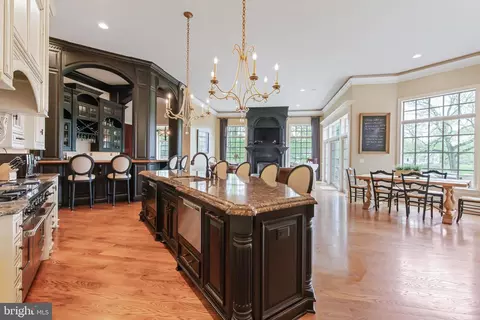 Kitchen - 618 Willow Grn, Lititz, PA 17543 photo 2 of 4