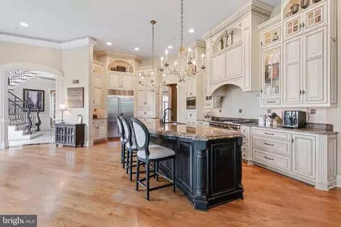 Kitchen - 618 Willow Grn, Lititz, PA 17543 photo 3 of 4