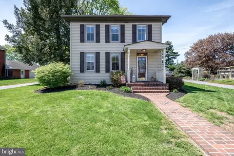 220 S 2nd St, Bainbridge, PA 17502