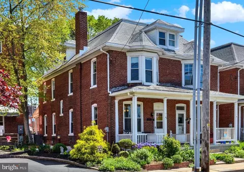 49 S Poplar St, Elizabethtown, PA 17022