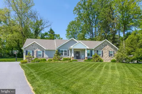 24 Red Bud Dr, Millersville, PA 17551