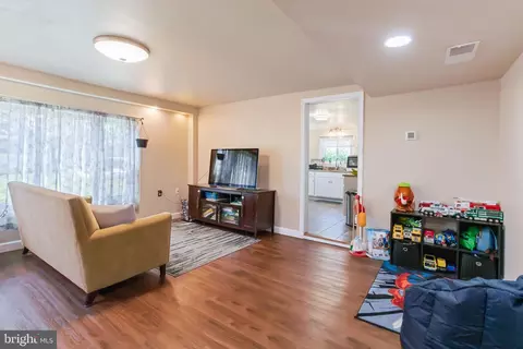 319 N Broad St, Lititz, PA 17543 photo 33