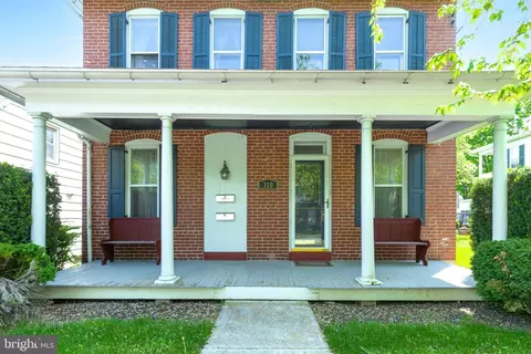 319 N Broad St, Lititz, PA 17543 photo 2