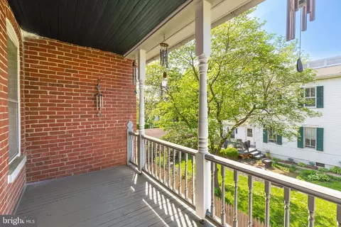 319 N Broad St, Lititz, PA 17543 photo 4