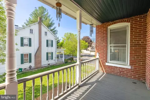 319 N Broad St, Lititz, PA 17543 photo 5