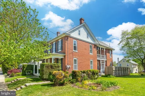 319 N Broad St, Lititz, PA 17543