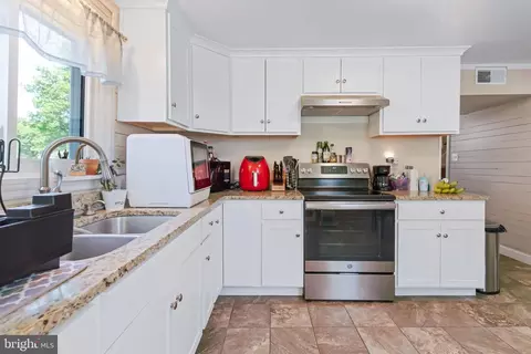 319 N Broad St, Lititz, PA 17543 photo 31
