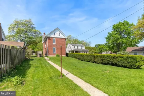 319 N Broad St, Lititz, PA 17543 photo 3