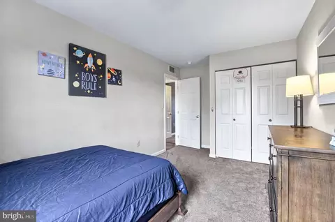 Bedroom - 20 Pebble Creek Dr, Lititz, PA 17543 photo 4 of 6