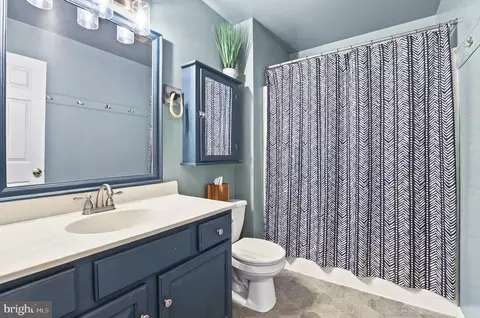 Bath - 20 Pebble Creek Dr, Lititz, PA 17543 photo 1 of 2