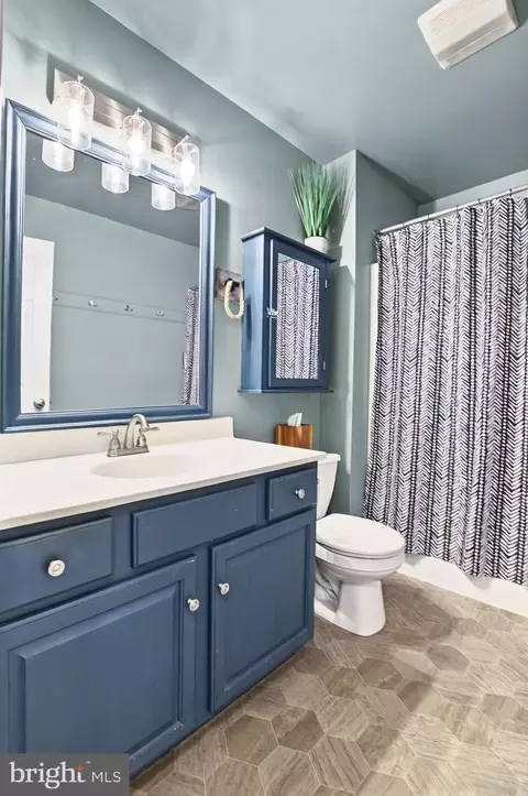 Bath - 20 Pebble Creek Dr, Lititz, PA 17543 photo 2 of 2