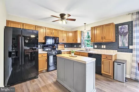 Kitchen - 20 Pebble Creek Dr, Lititz, PA 17543 photo 3 of 5