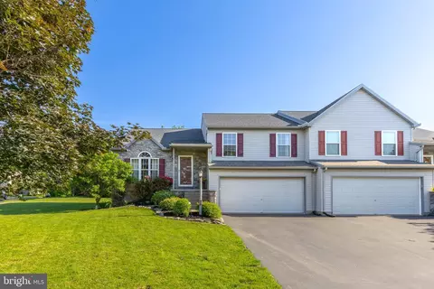 Exterior - 20 Pebble Creek Dr, Lititz, PA 17543 photo 2 of 15